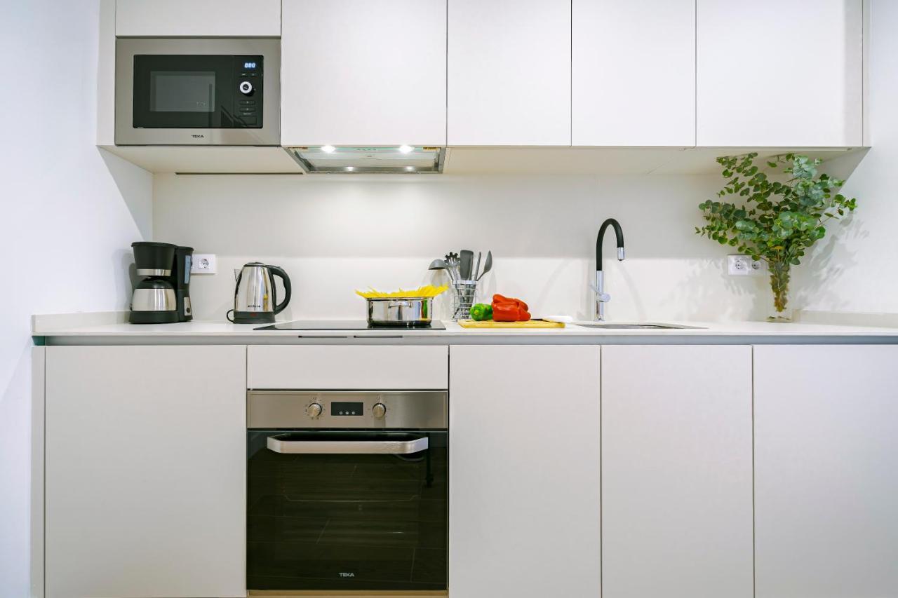 Feelathome Castilla Apartments Madrid Exterior foto