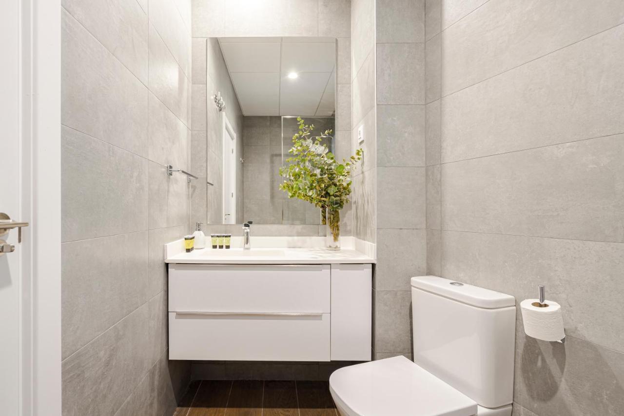 Feelathome Castilla Apartments Madrid Exterior foto