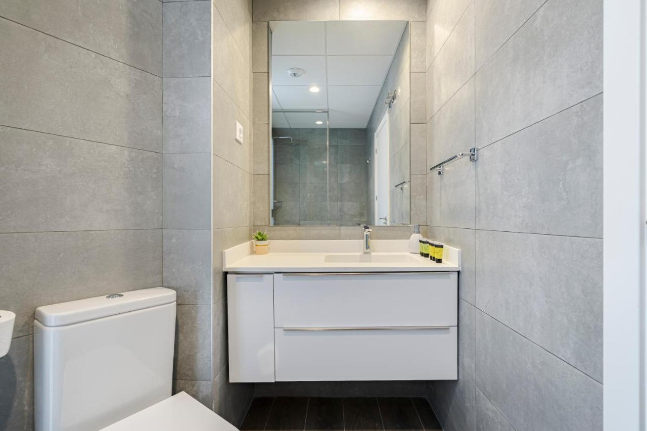 Feelathome Castilla Apartments Madrid Exterior foto