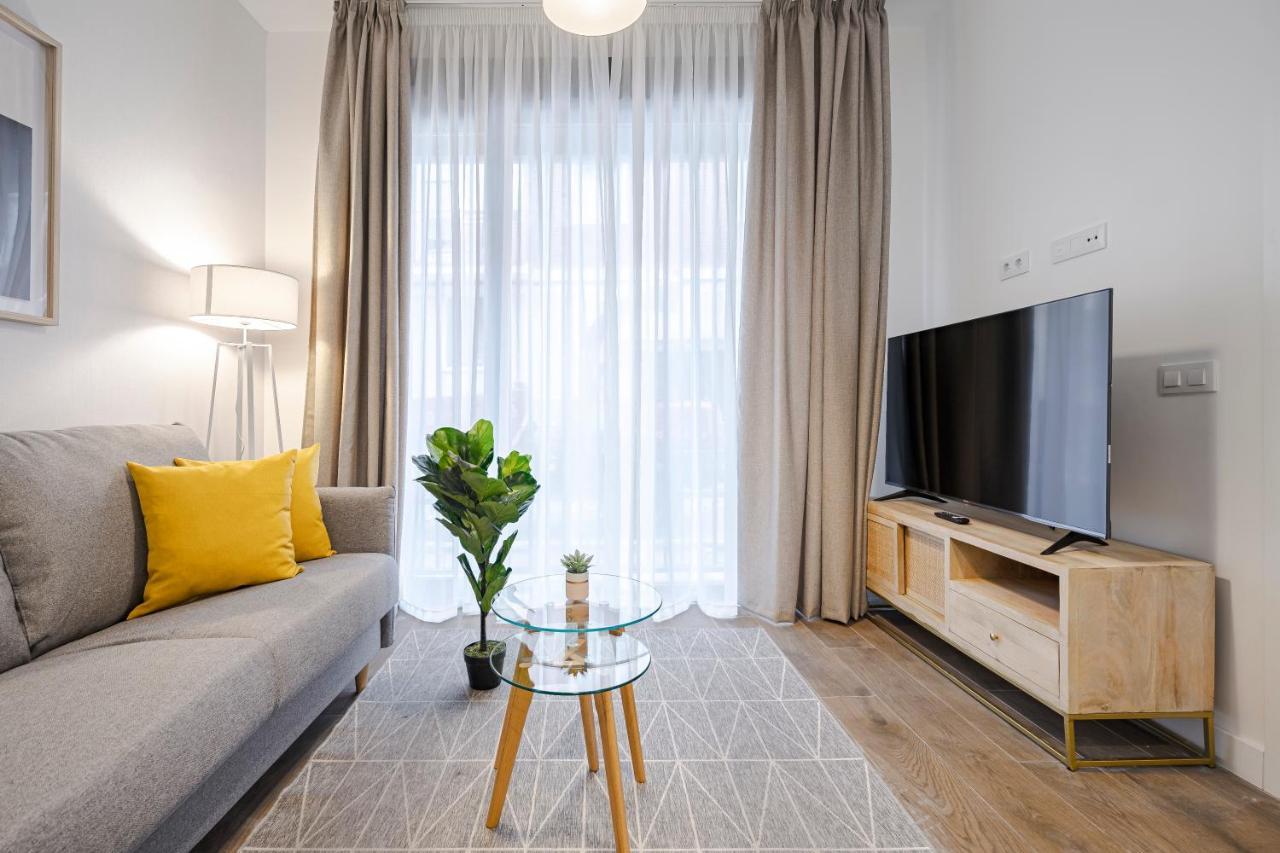 Feelathome Castilla Apartments Madrid Exterior foto